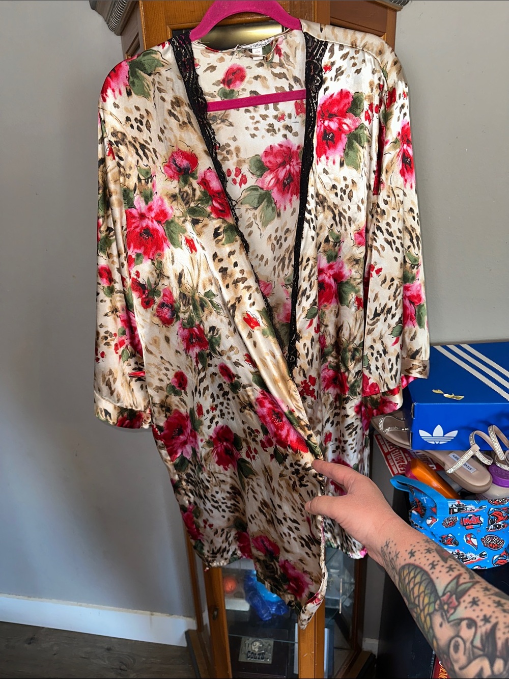 Linea Donatella Cream Floral Satin Kimono with Black Lace